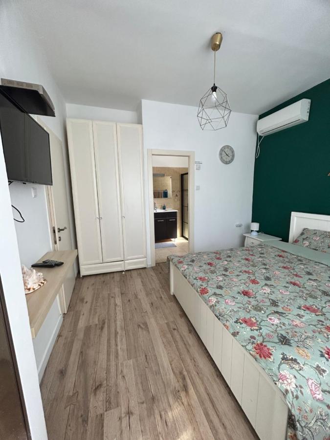 2 Bedrooms Apartment " Marcheliz " In Bat-Yam Бат-Ям Экстерьер фото